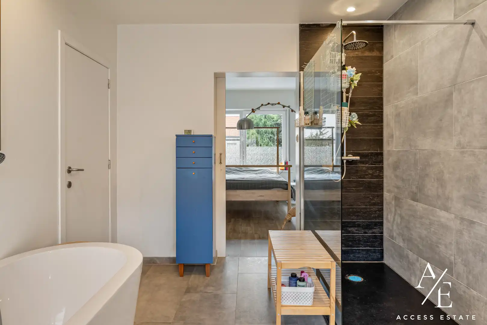 Ruime, gerenoveerde woning met prachtige stadstuin (600m²) en dubbele garage foto 17