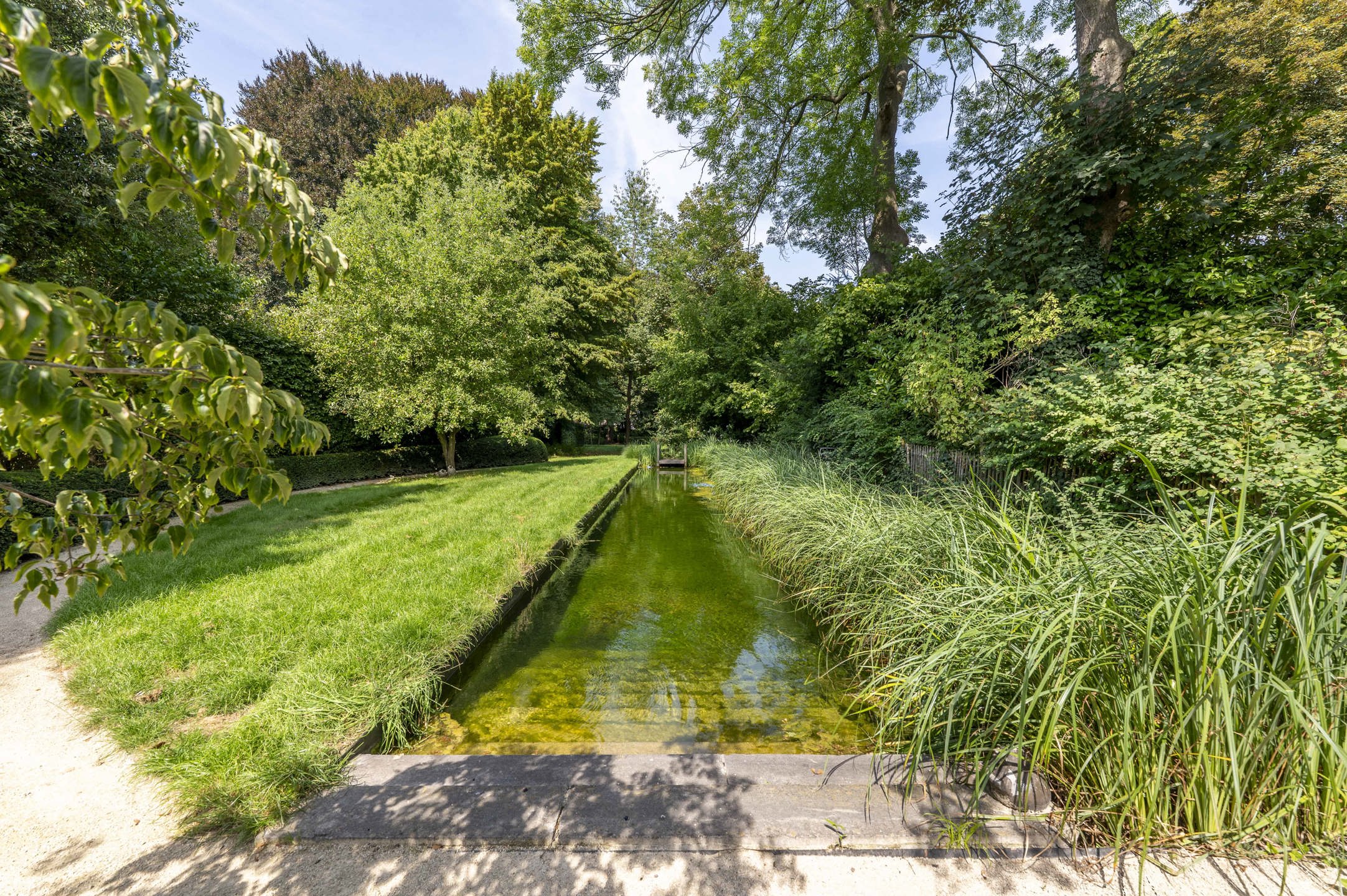 EDEGEM - Exclusieve villa met parktuin en zwemvijver foto 19