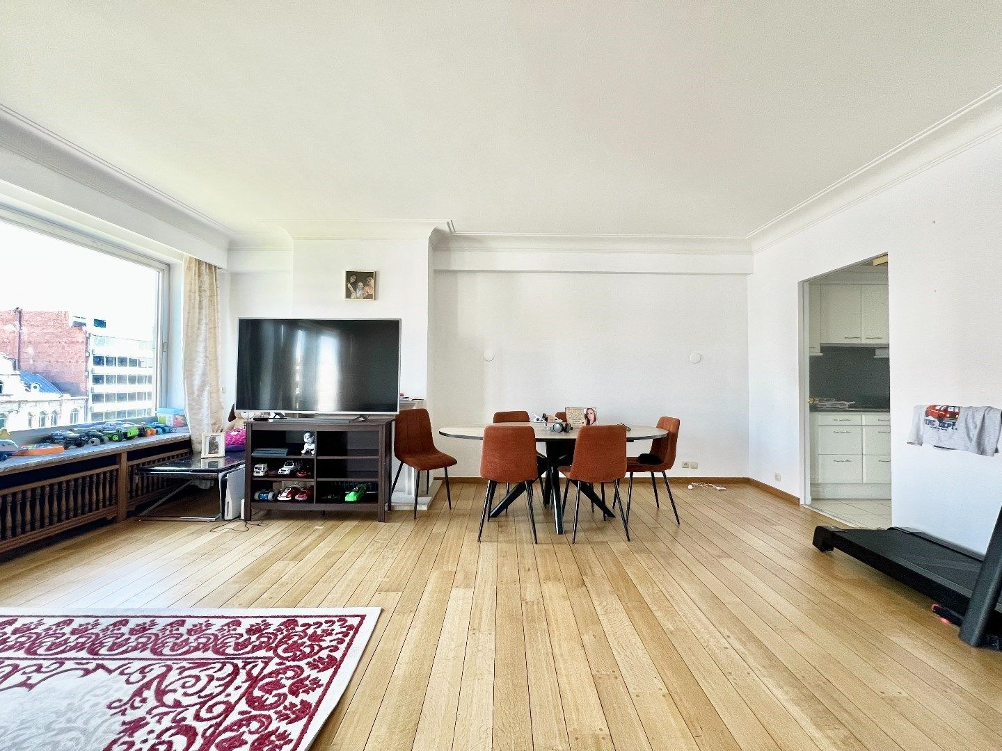 Ruin appartement met drie slaapkamers foto 3