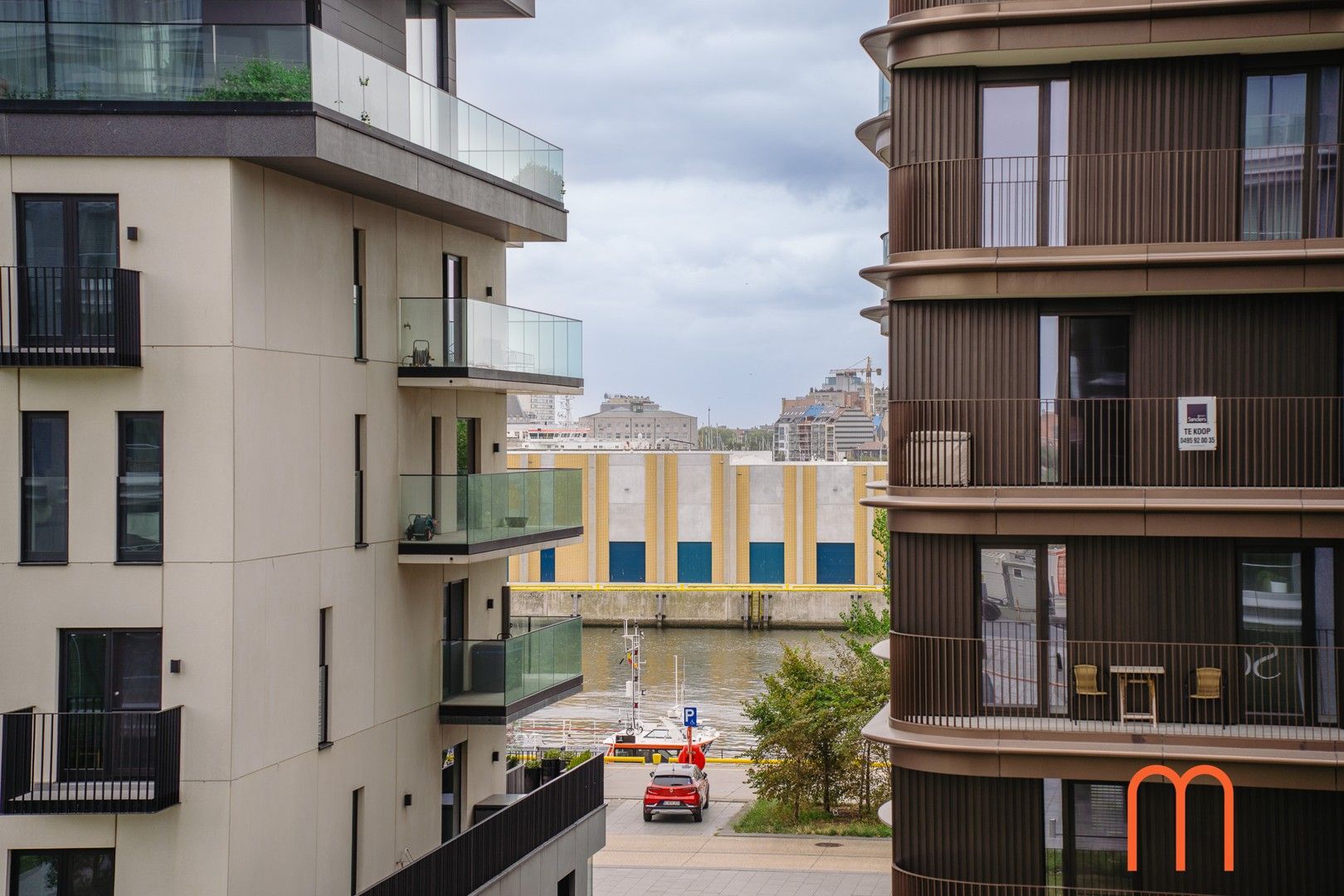 Luxueus afgewerkt appartement met frontaal terras – Residentie Ensor Tower II, Oosteroever Oostende. foto 3