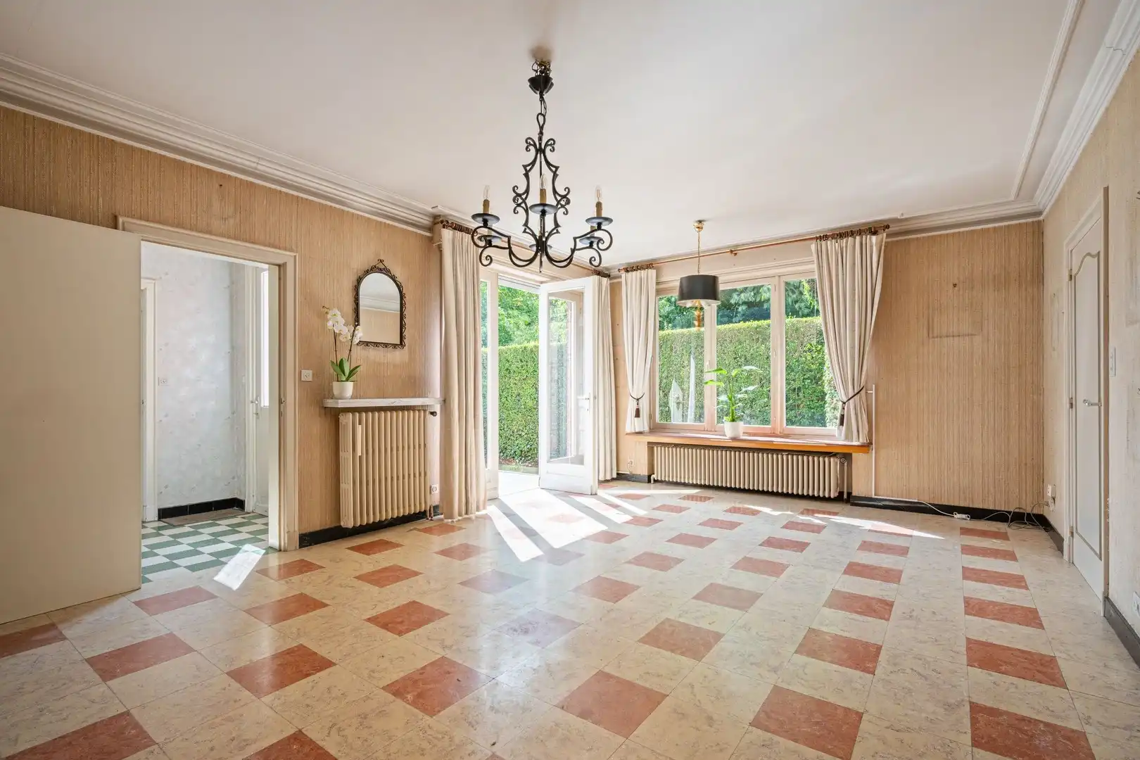 Robuuste halfopen te renoveren woning van de gekende Kortrijkse architect Poly Scherpereel met 3 volwaardige verdiepingen en verrassend ruimtes foto 8