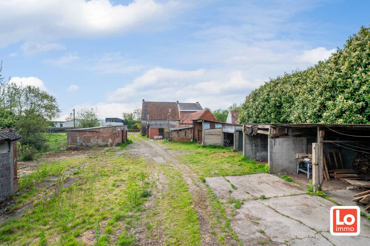 Landelijk gelegen halfopen woning met verschillende stallingen op groot perceel grond met open zicht in Zeveneken! foto 30