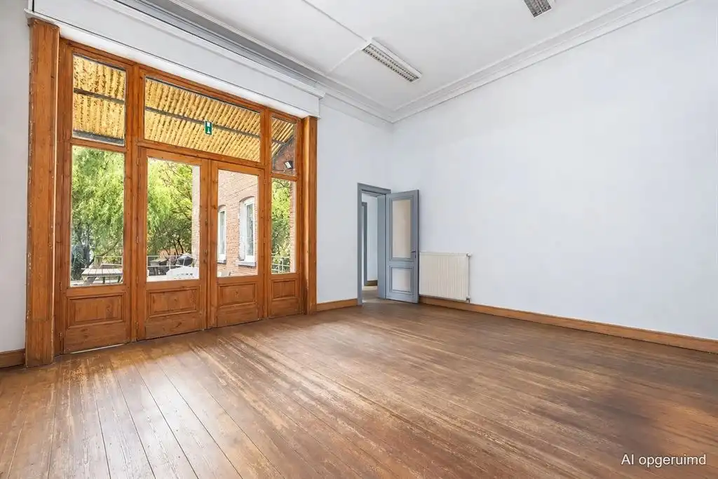 Unieke neogotische pastoriewoningl van ca. 412 m² met kapel foto 3
