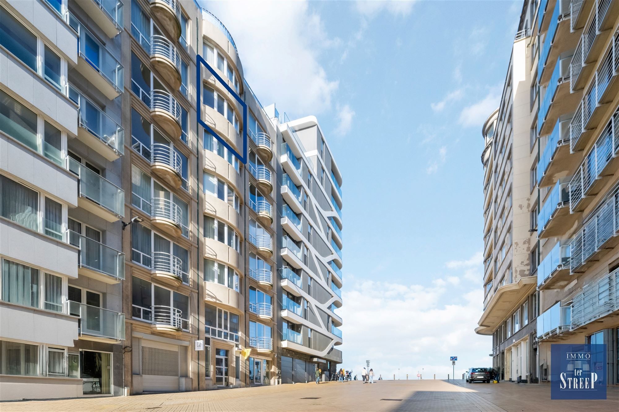 Studio met prachtig zijdelings zeezicht foto 2