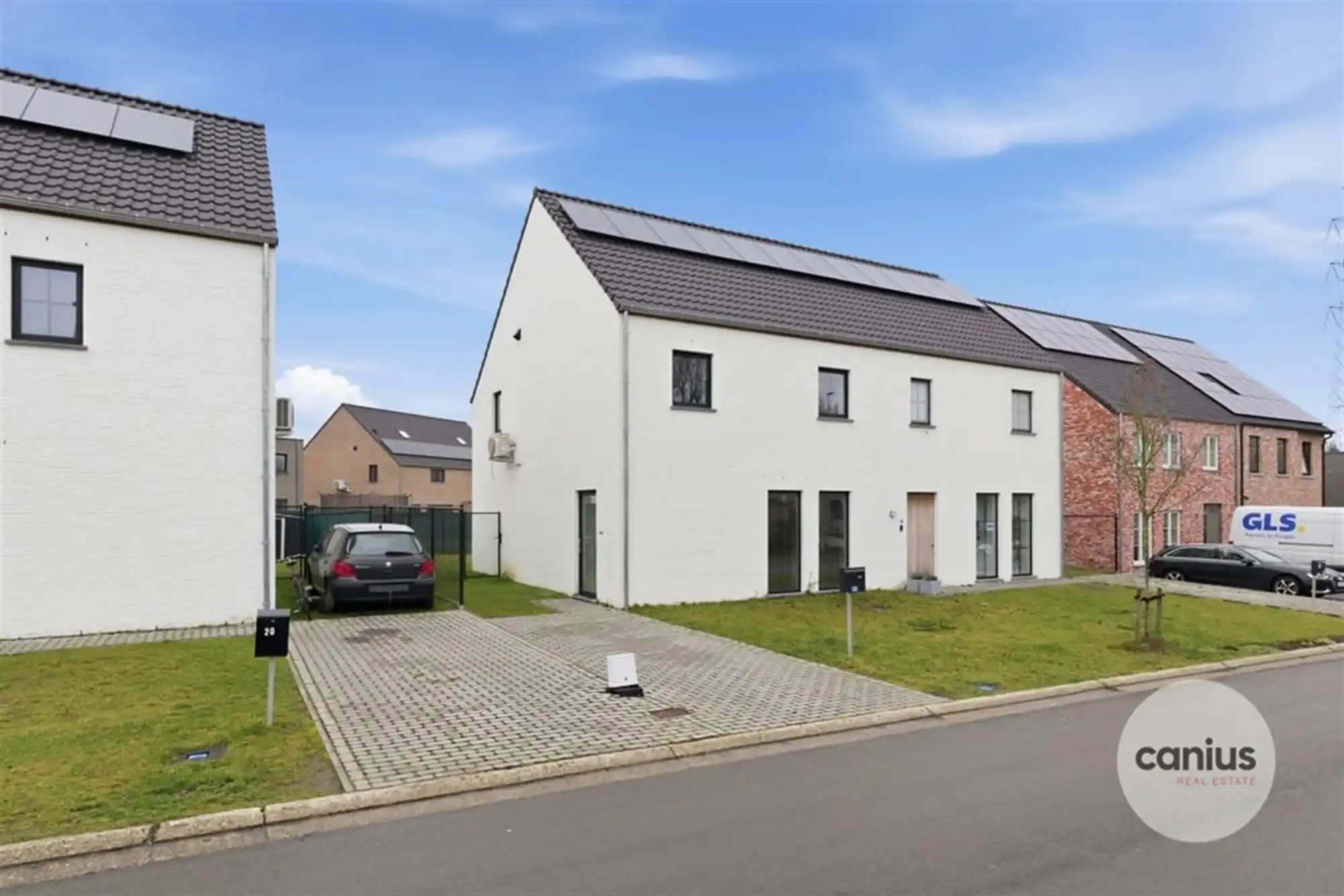 LANDELIJKE WONING MET 3 SLKS & TUIN foto {{pictureIndex}}