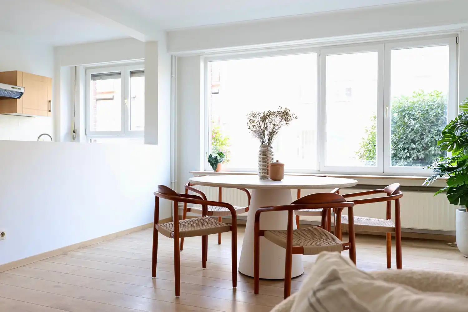 Instapklaar appartement met 2 ruime slks, tuin en parking! foto 10