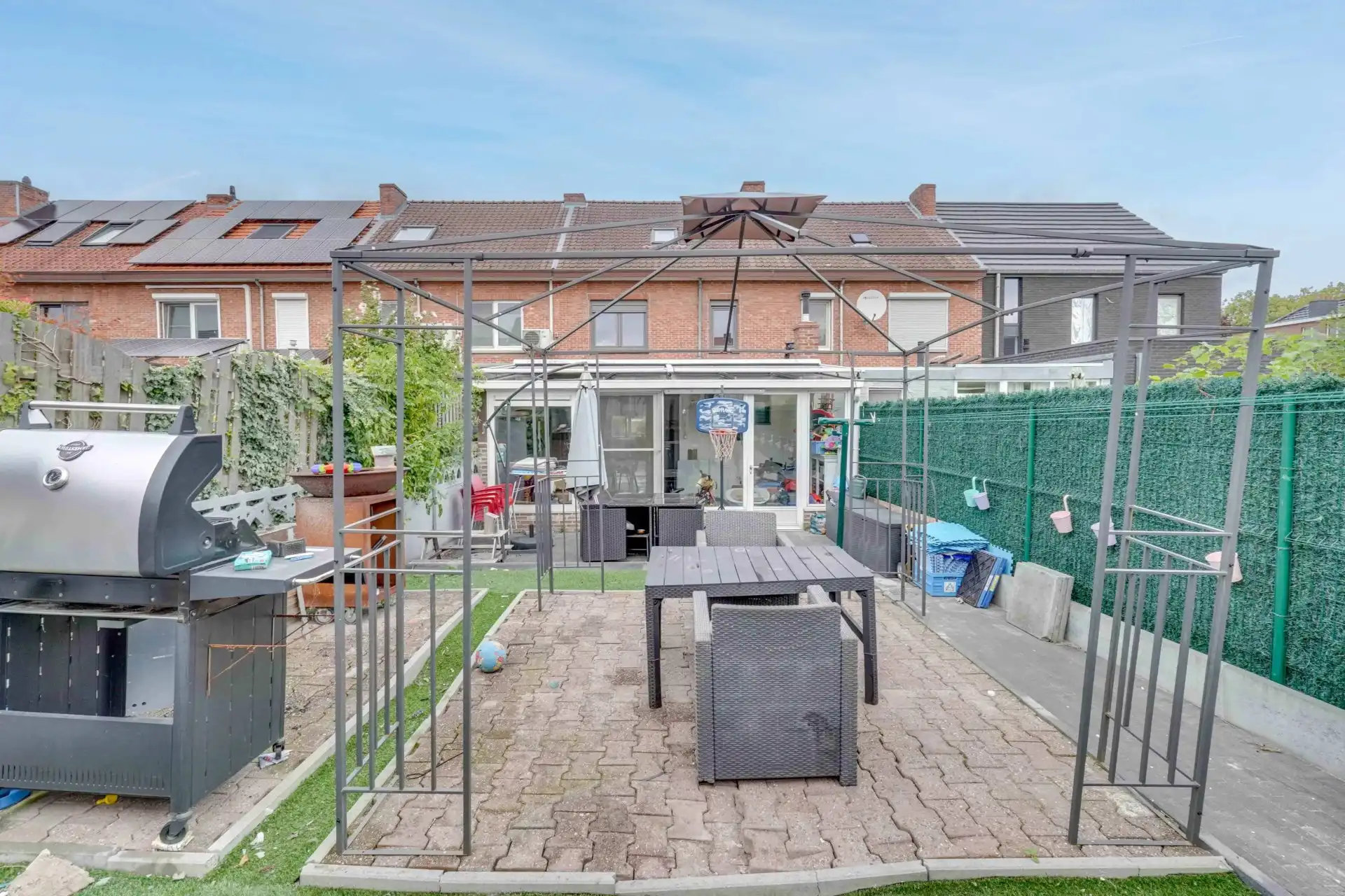 Ruime woning in rustige woonwijk foto 21