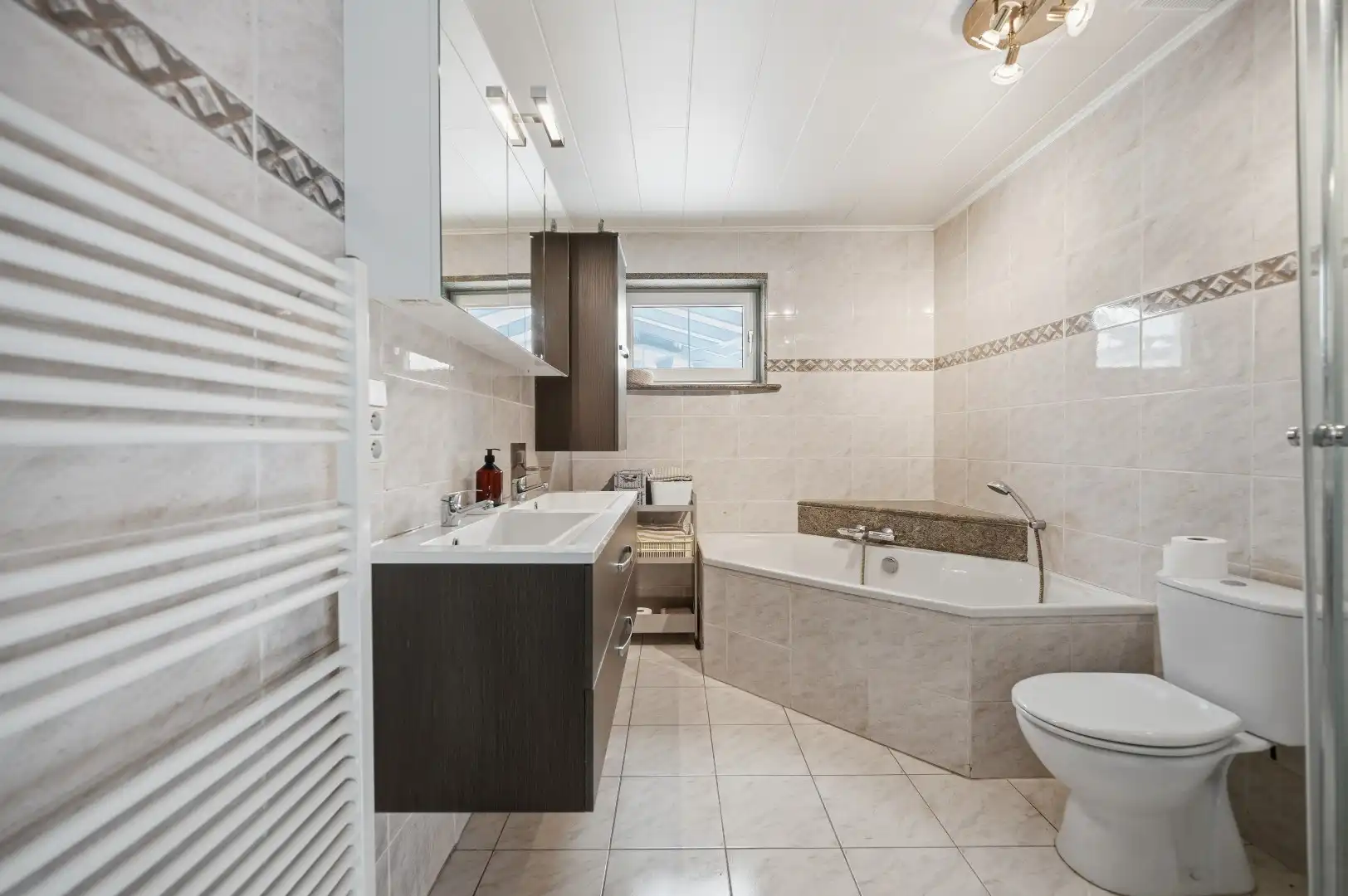 Ruime instapklare duplex met 3 slpks en praktijk- / hobbyruimte van 55m² foto 15