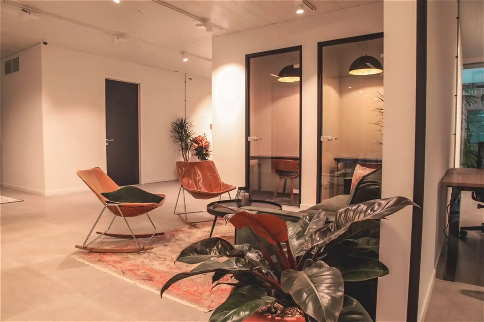 Full-service kantoren aan Dampoort station - ruimtes vanaf 17m² tem 63m² foto 17