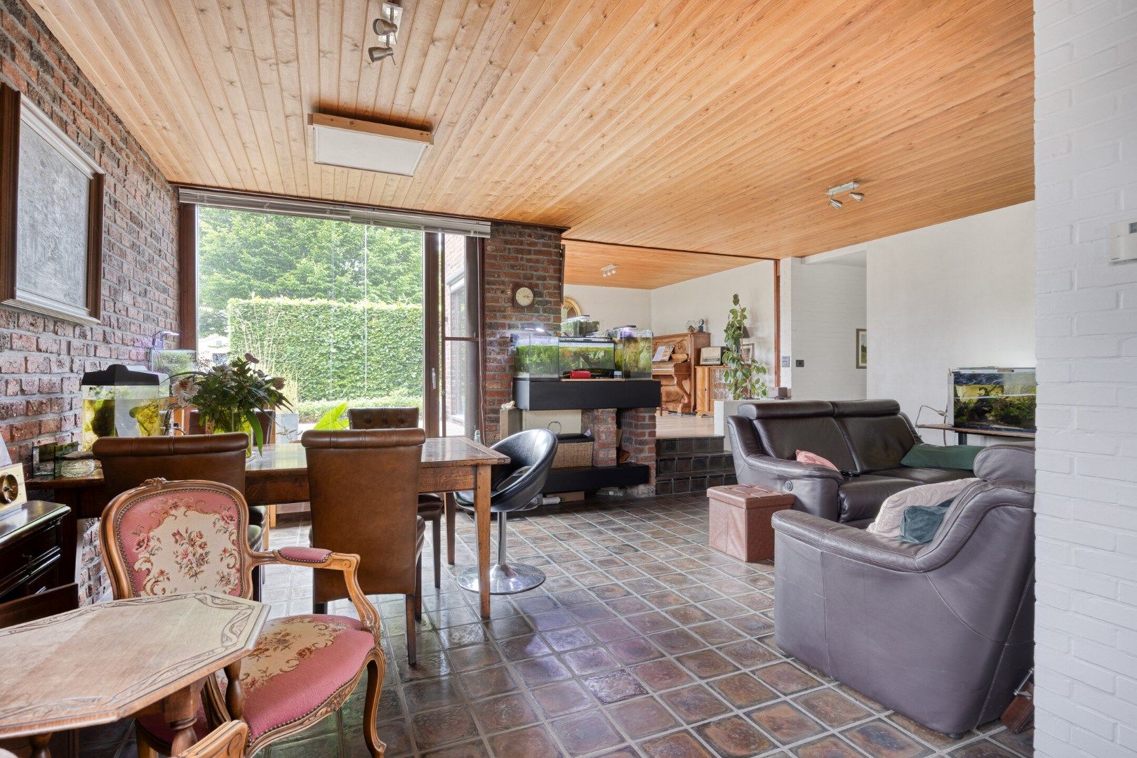 Gunstig gelegen instapklare woning op prachtig perceel van 10a88 ! foto 8