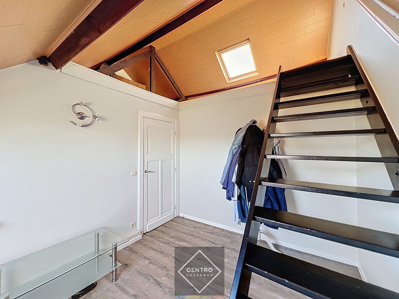 DUPLEX appartement te huur in het hartje van Roeselare. foto 9