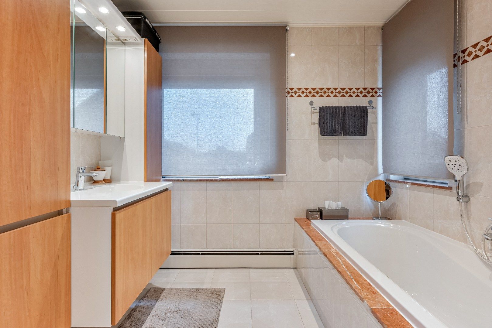 Luxueus vernieuwde 3-gevel woning op toplocatie. foto 18