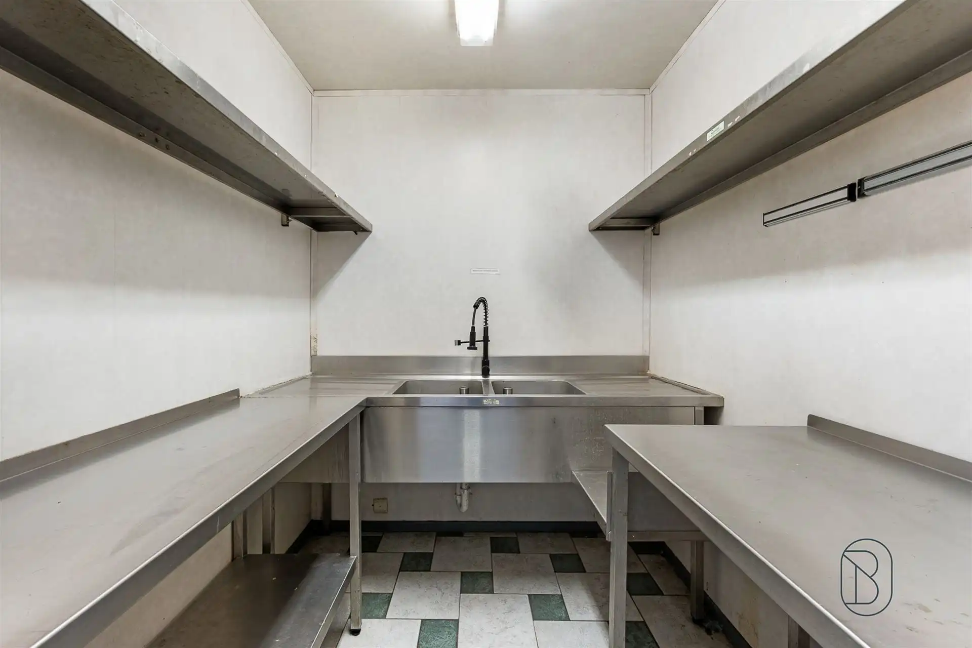 Veelzijdig handelspand met atelier op commerciële toplocatie foto 13