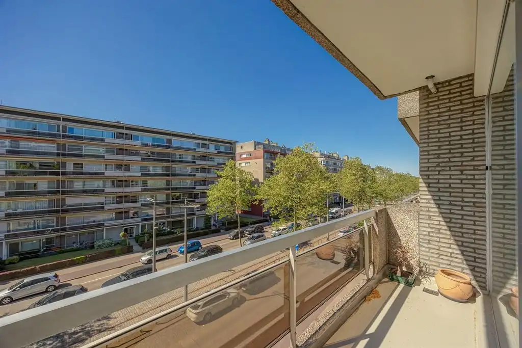 Ruim appartement boven het groen in Deurne-Zuid foto 9