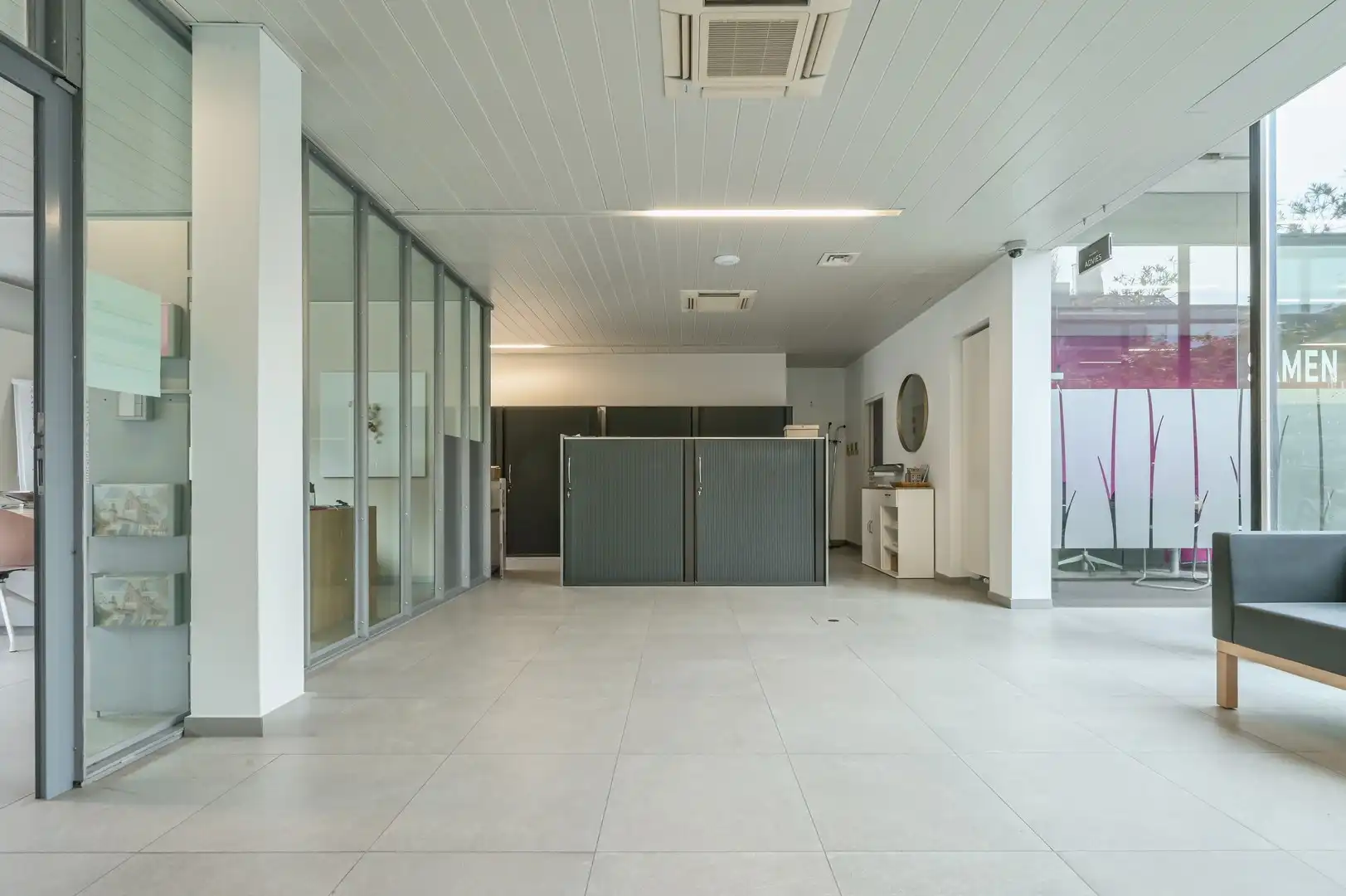 INSTAPKLARE BEMEUBELDE KANTOORRUIMTE MET PATIO foto 6