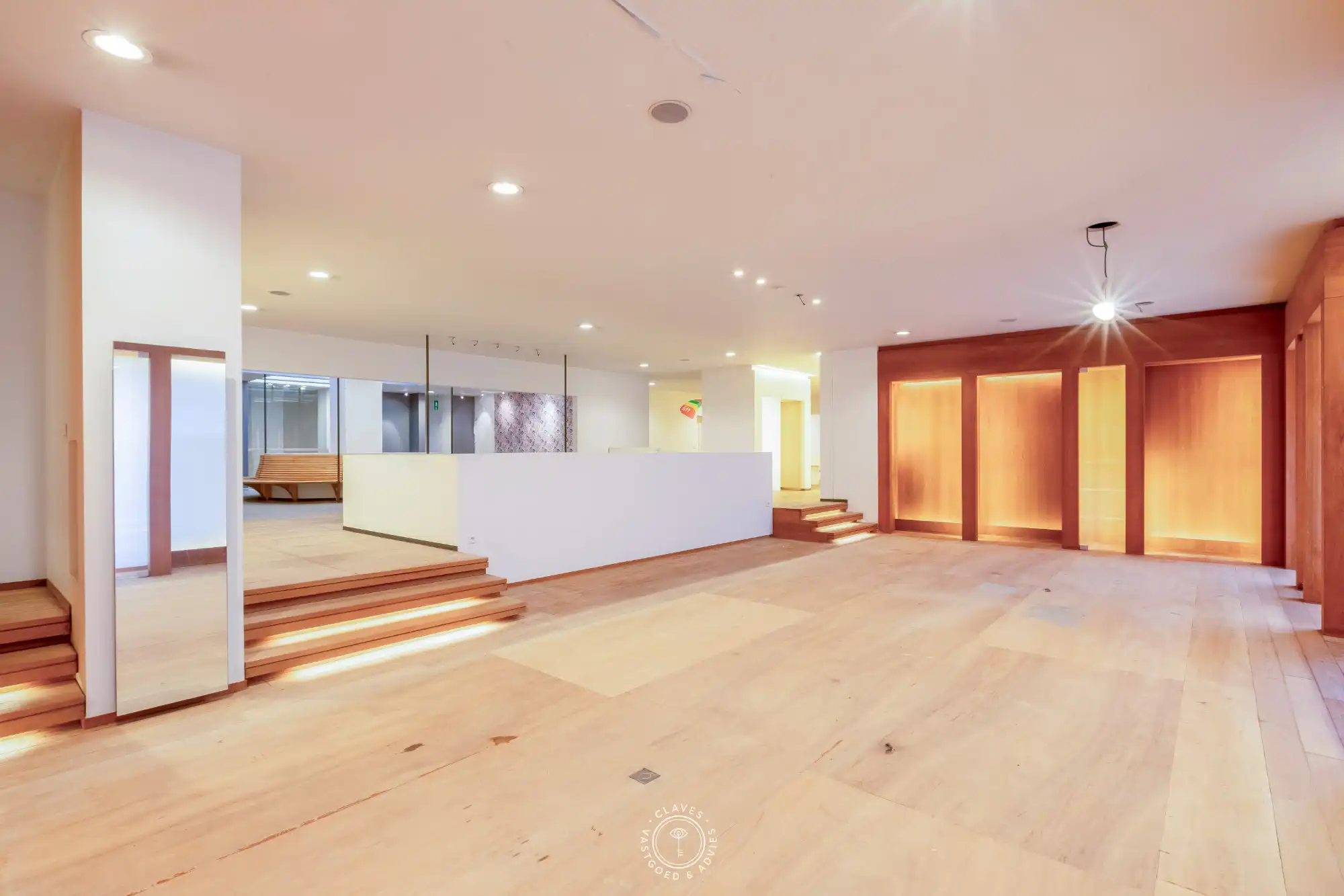 Bijzonder handelspand met een uitzonderlijk opwaarts potentieel en ontsluiting achteraan het perceel. foto 10