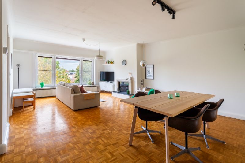 Prachtig ruim en lumineus 3 slpk appartement met verzicht + terras en P! foto 2