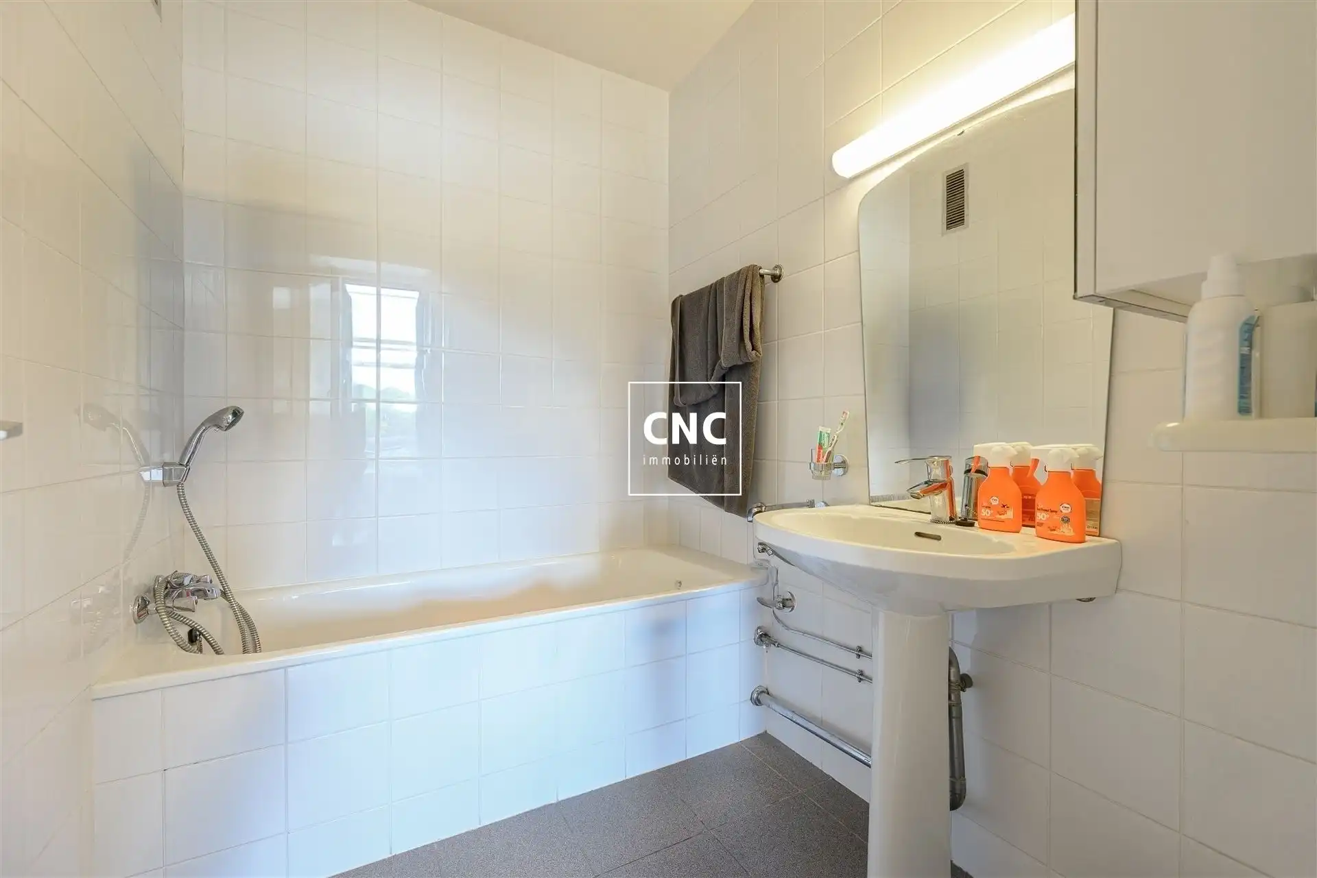 Studio met prachtig open zicht op het meer in Duinbergen foto 9