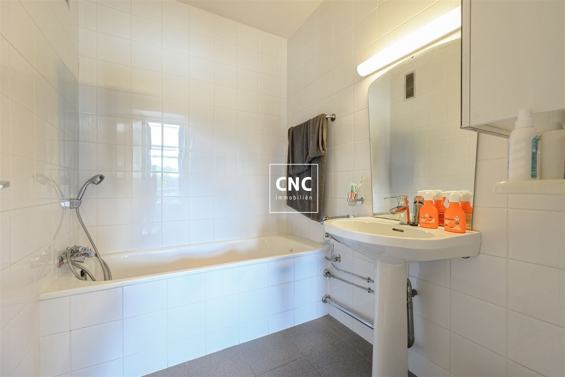 Studio met prachtig open zicht op het meer in Duinbergen foto 9