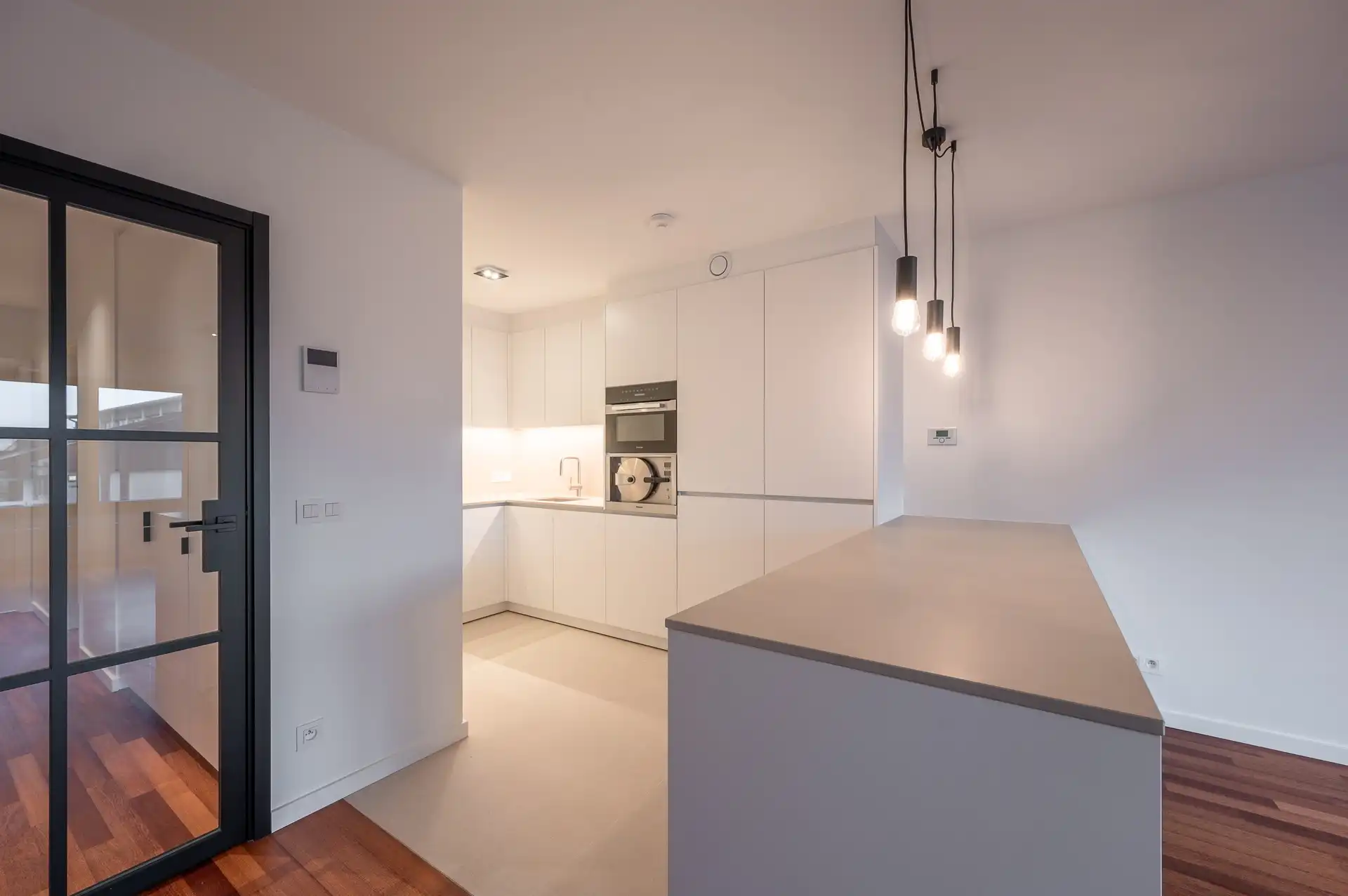 Ongemeubeld: prachtig nieuw en zonnig appartement nabij het centrum en de zeedijk! foto 6