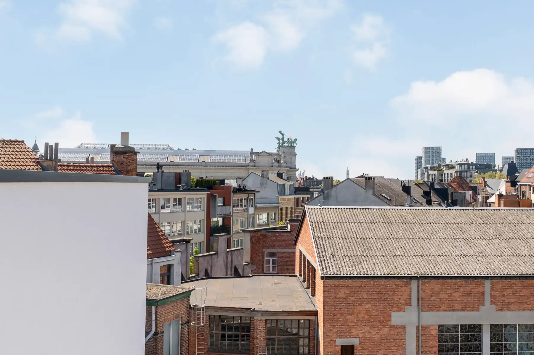 Prachtig gerenoveerd appartement te huur foto 4