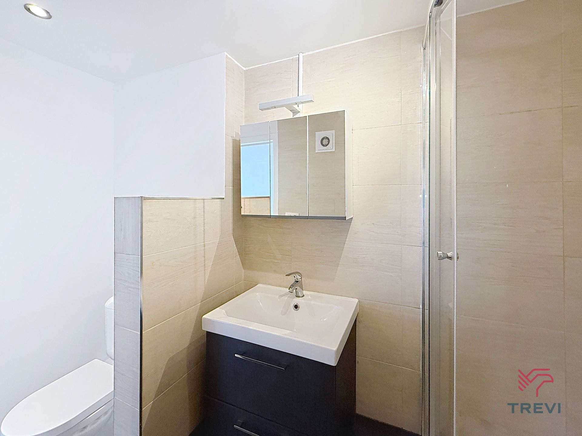 Grote gerenoveerde studio in het centrum van Brussel foto 9