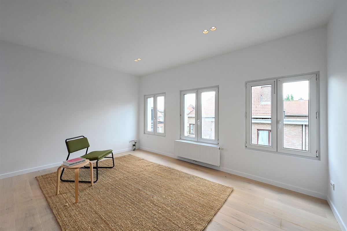 Volledig gerenoveerde opbrengsteigendom met 2 vergunde duplex-appartementen  foto 27