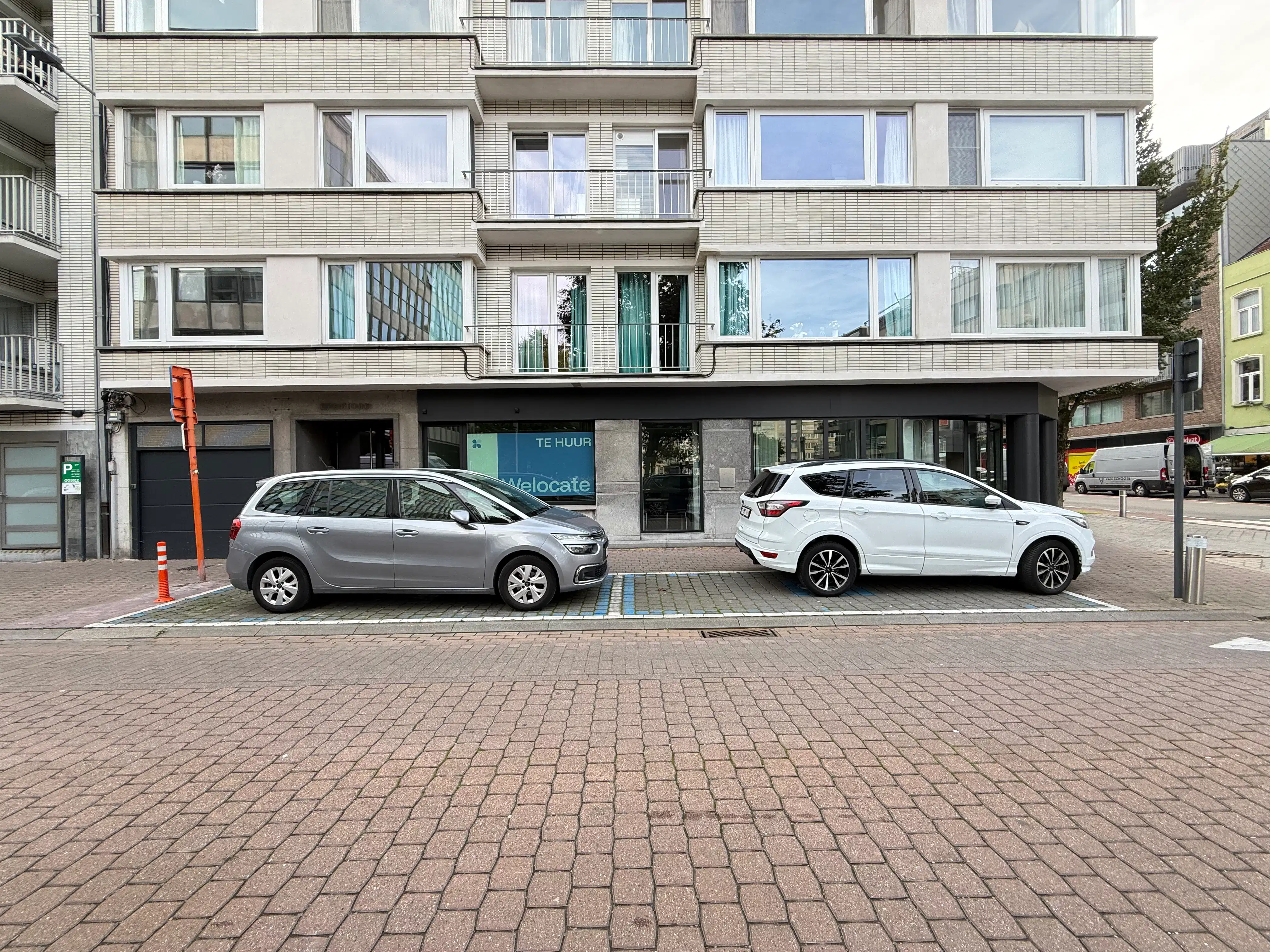 Ruim handelsgelijkvloers op hoekligging 330m² foto 22