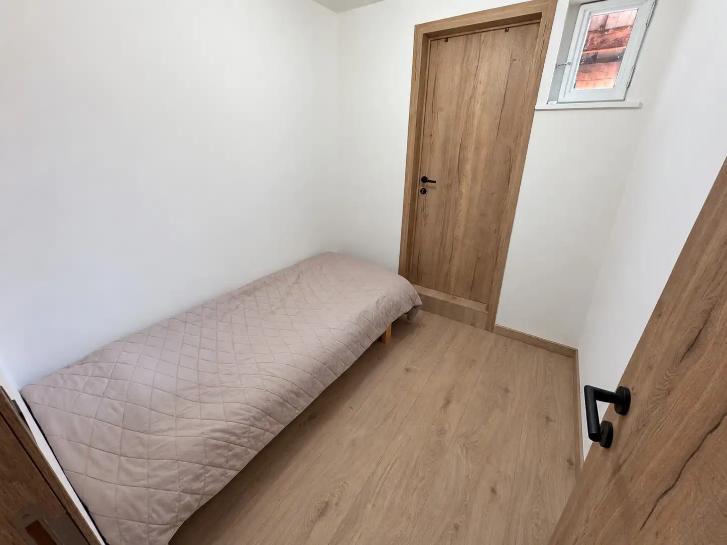 Verzorgd en instapklaar gelijkvloers appartement nabij het centrum van De Haan. foto 7