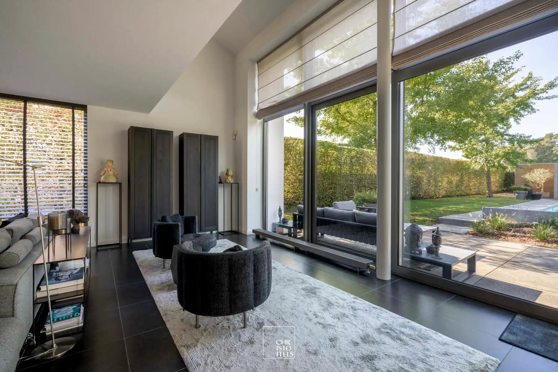 Moderne villa (374 m²) met zwembad en poolhouse op perceel van 1.039 m² foto 3