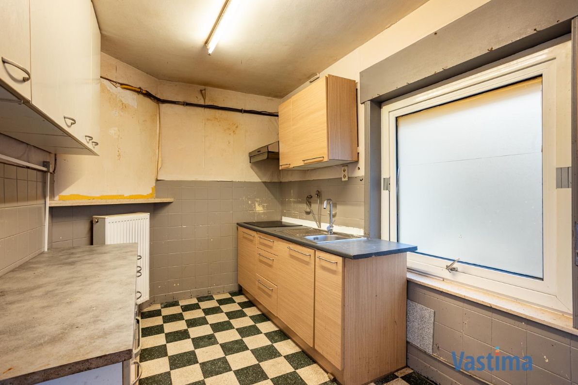 Te renoveren gezinswoning met potentieel op een gunstige locatie foto 10