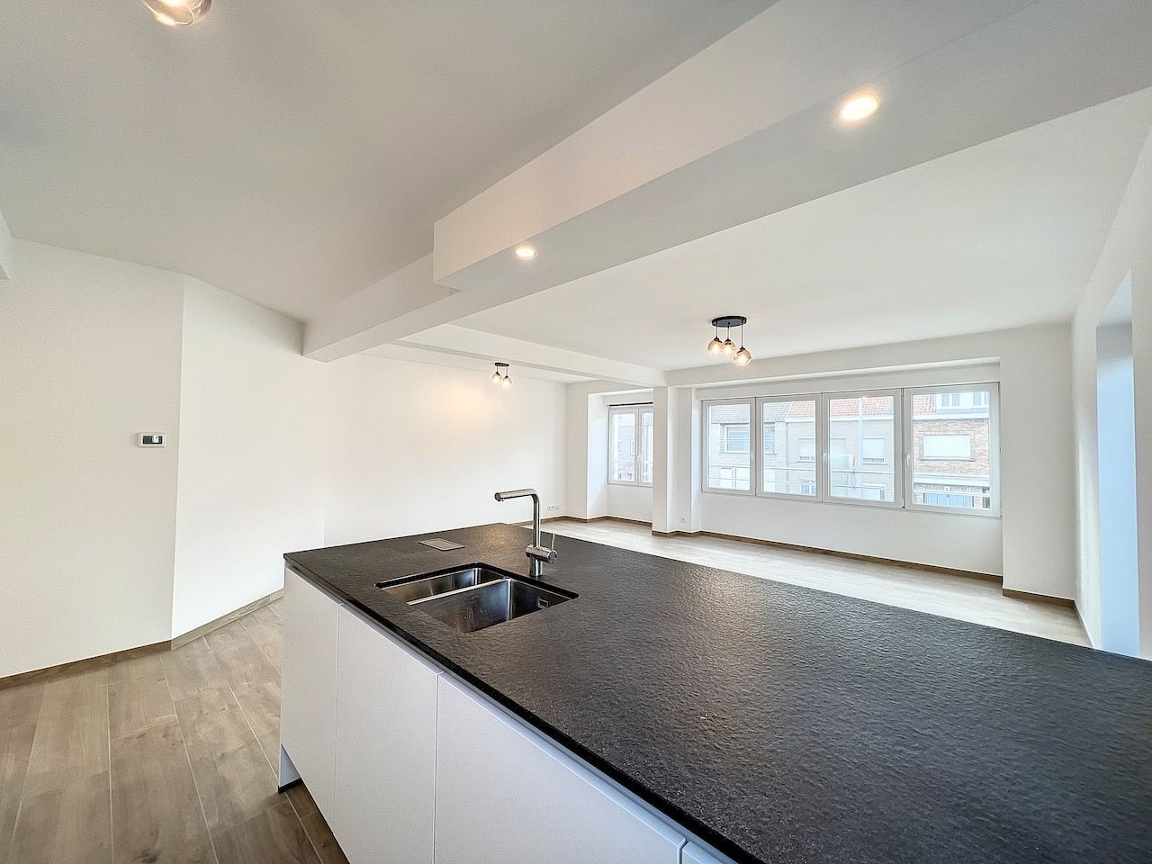 Gerenoveerd, energiezuinig appartement met garage, centraal gelegen. foto 3