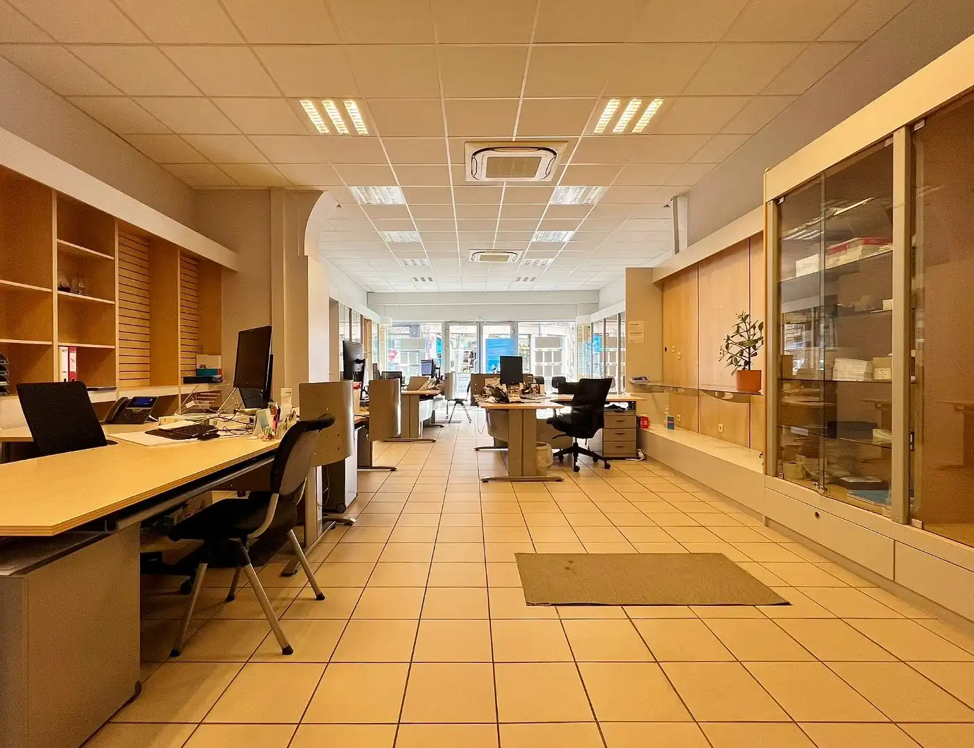 Ruim handelspand in het centrum van Ieper foto 4