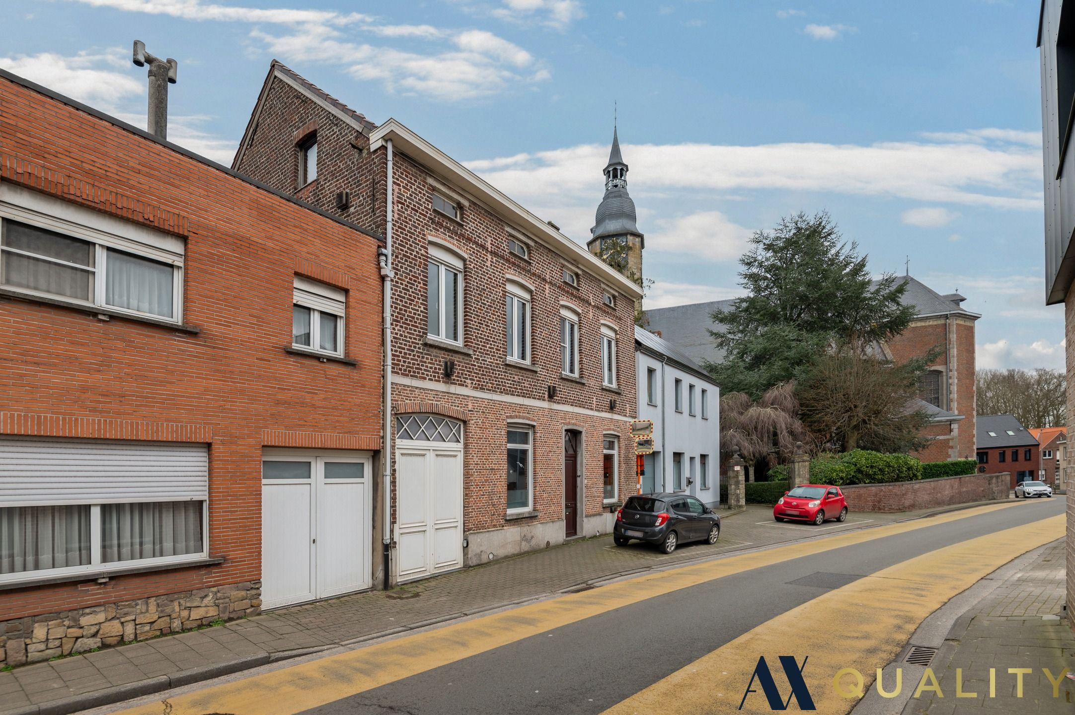 Charmante te renoveren rijwoning met tuin en garage in Gijzegem foto 3