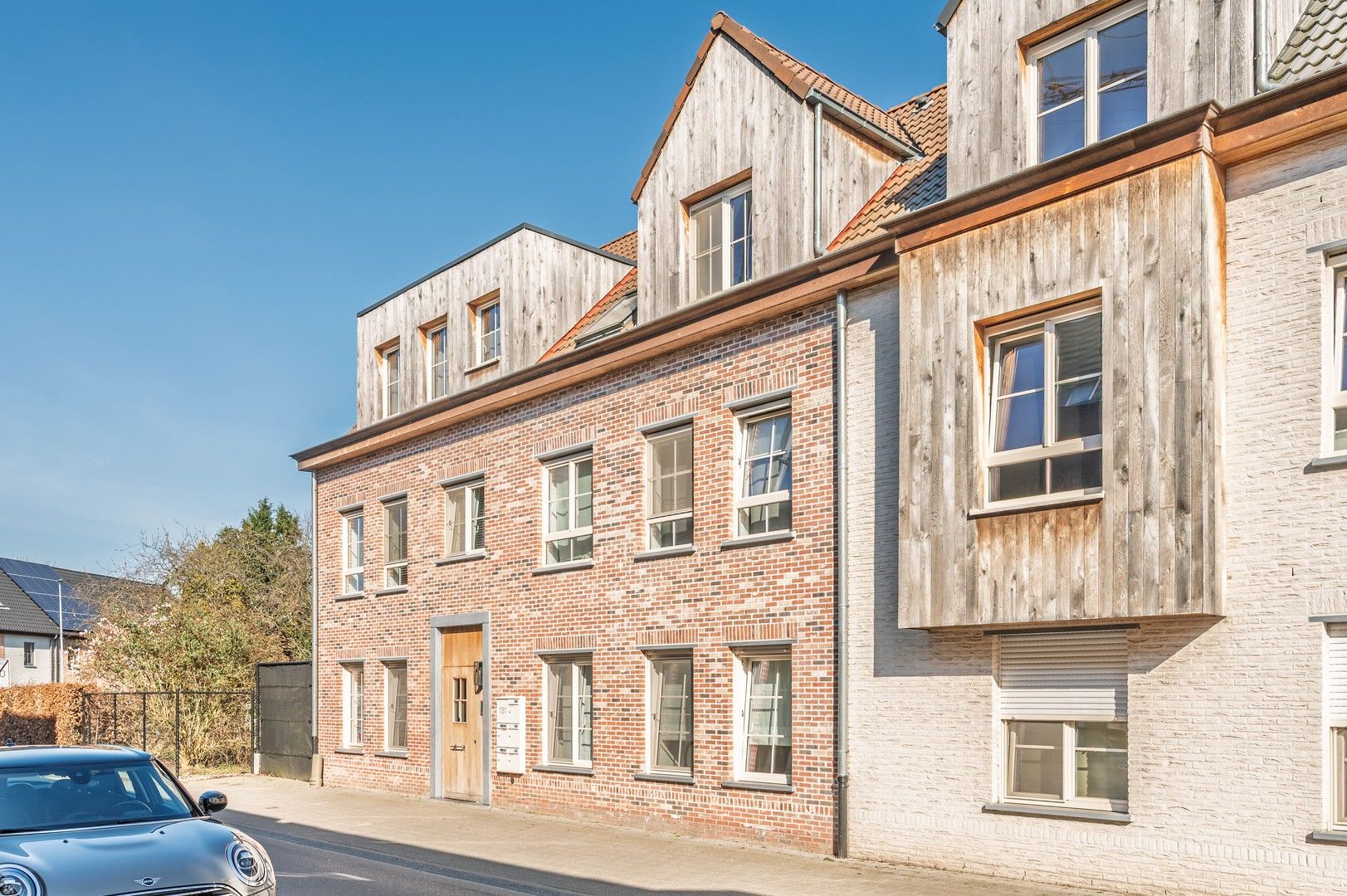 Prachtig appartement te koop met carport foto {{pictureIndex}}