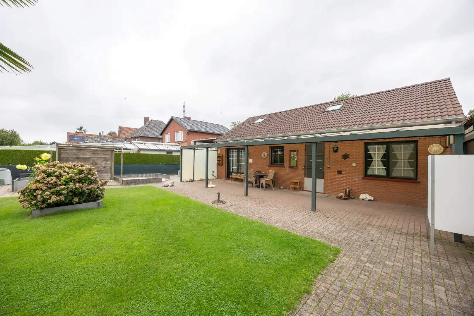 Goed onderhouden woning op een perceel van 8 are 19 ca foto 33