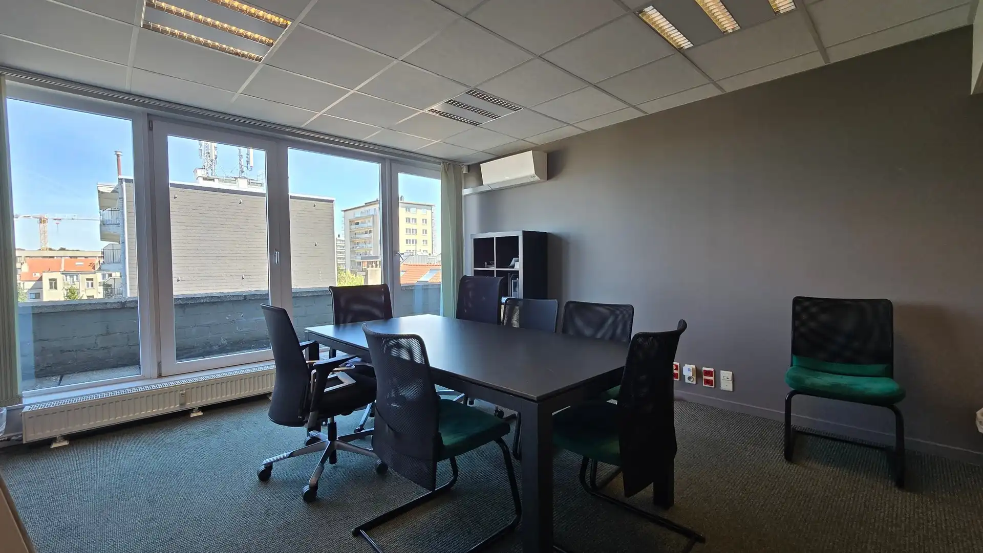 Instapklare kantoorruimte van 241 m²  in Brussel. foto 17
