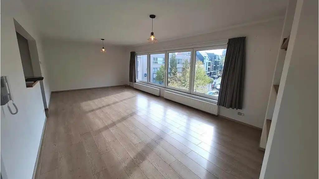 Comfortabel 2-slaapkamerappartement te koop in Torhout foto {{pictureIndex}}