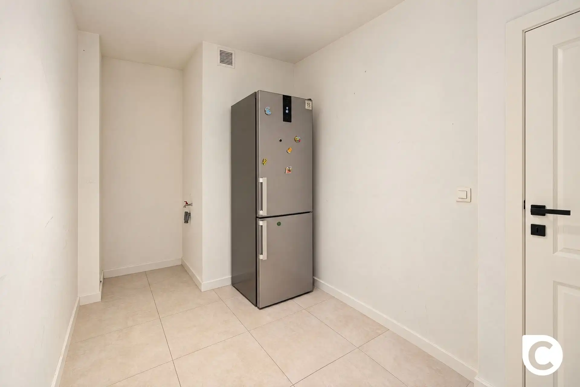 Instapklaar 2 slaapkamer app + garage foto 11