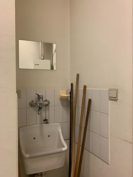 Actueel verhuurd - goed gelegen handelsgelijkvloers foto 11