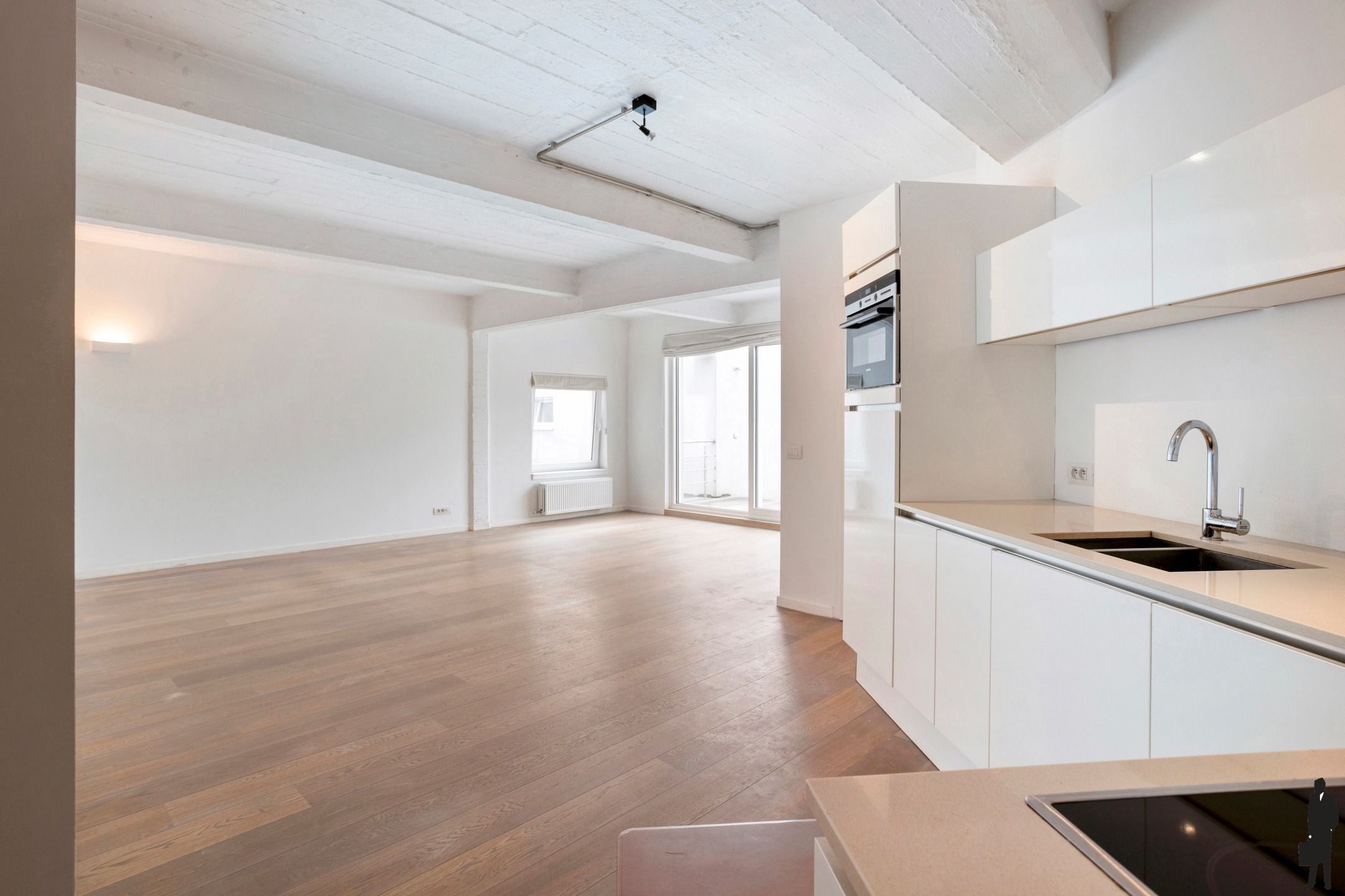 Lichtrijk appartement met terras in het centrum van Antwerpen foto {{pictureIndex}}