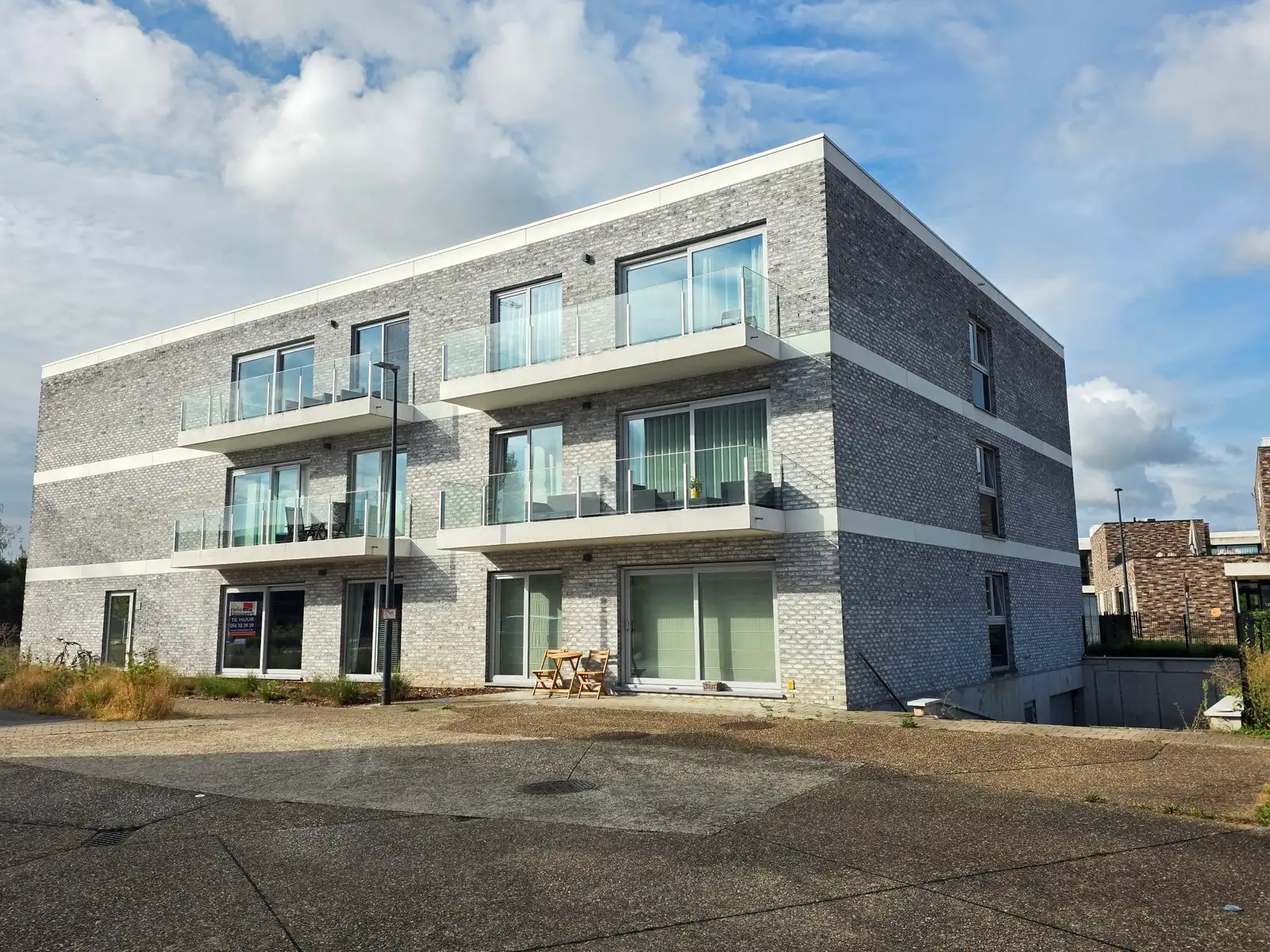 Instapklaar 1-slpk appartement met ondergrondse standplaats foto {{pictureIndex}}