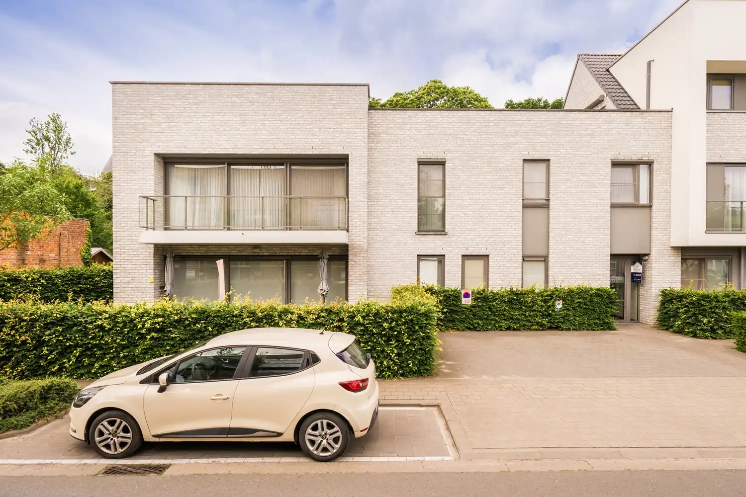 Lichtrijk hoekappartement in recent gebouw foto 2
