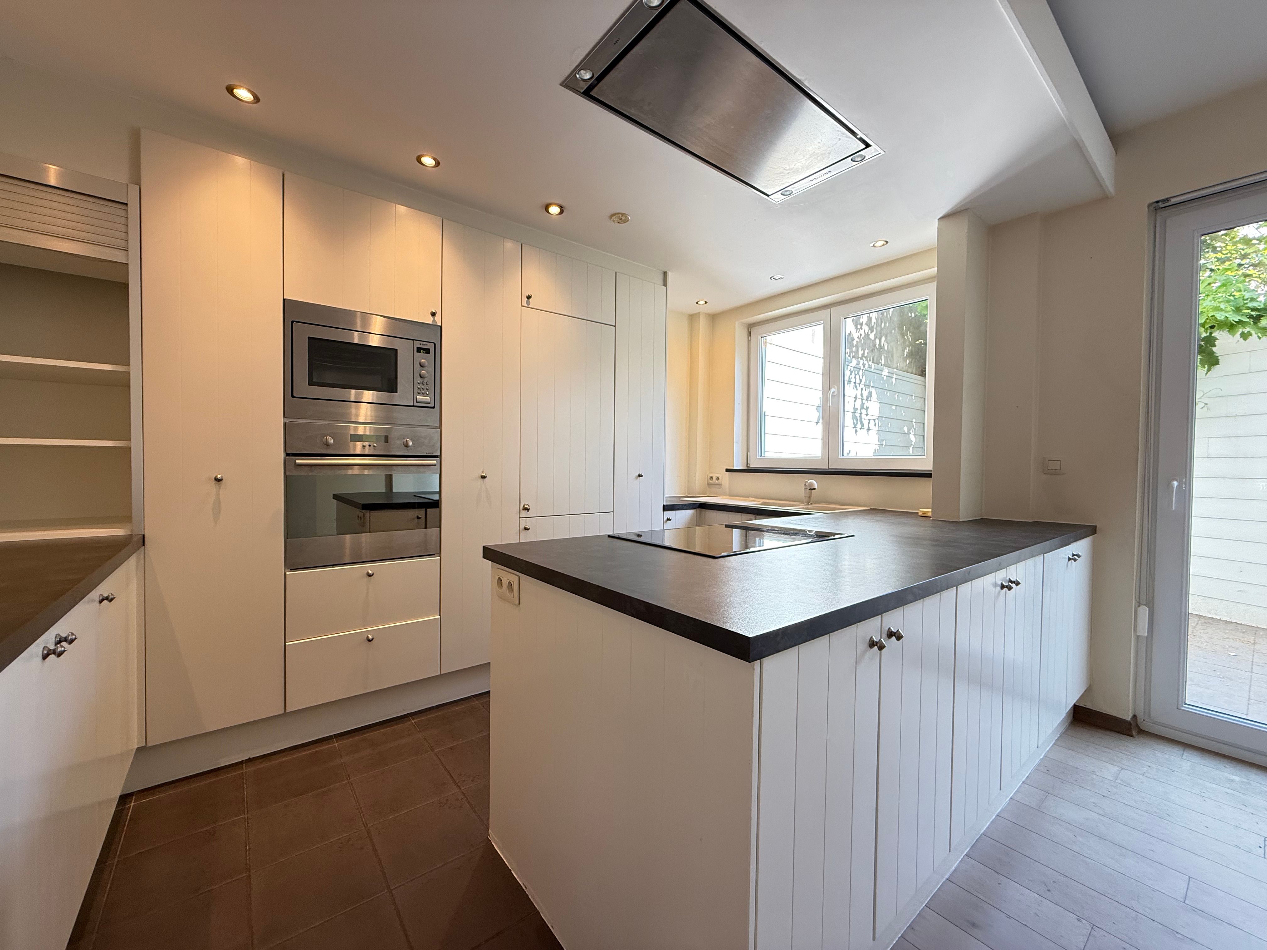 Moderne woning met koer foto 7