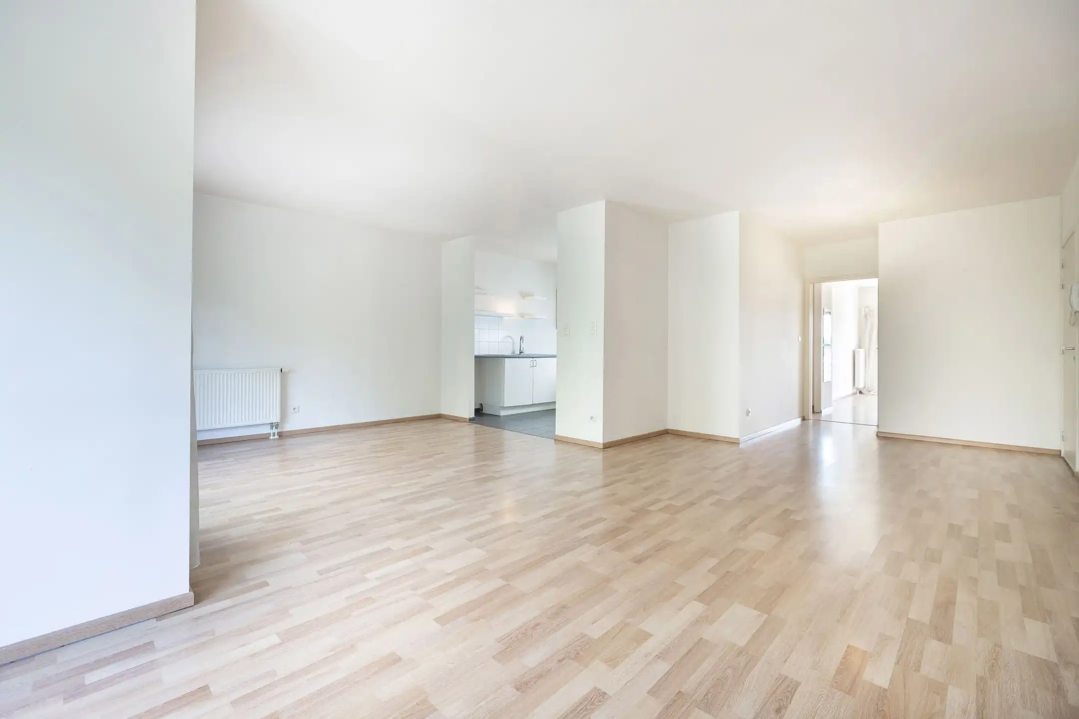 Appartement met 2 slaapkamers + kantoor met terras en P foto 2