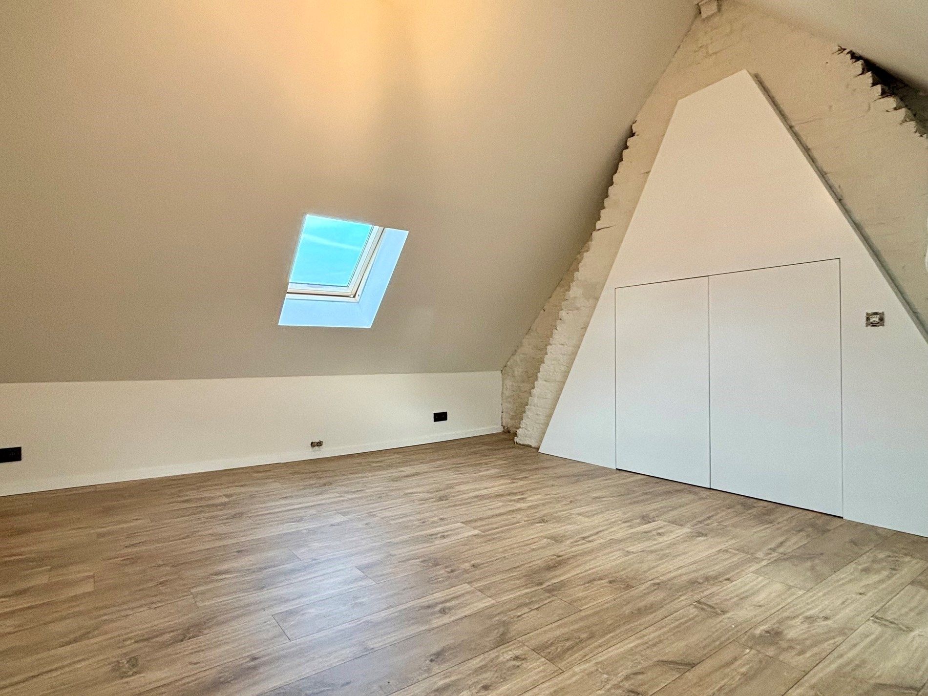 Instapklare, knap gerenoveerde rijwoning op wandelafstand van het centrum van Kuurne. foto 23