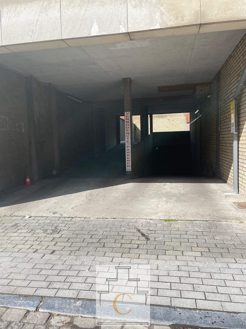 vernieuwde garagebox in de residentie Tosca in Koningin Elisabethlaan Brugge foto 3