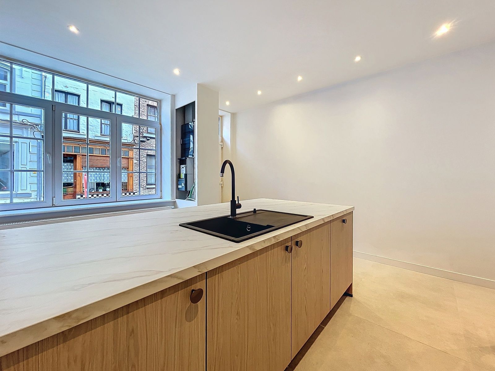 Prachtig gerenoveerde stadswoning met 4 slpks - 2 bdks+ koer foto 17