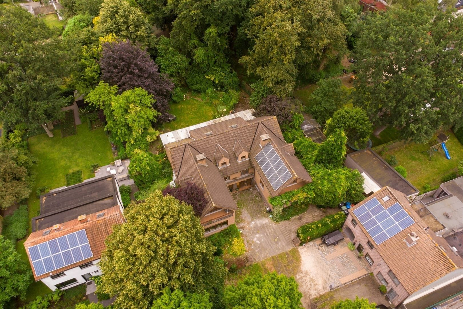 Karaktervolle half open villa met grote tuin 1.189m² in een rustige straat. foto 35