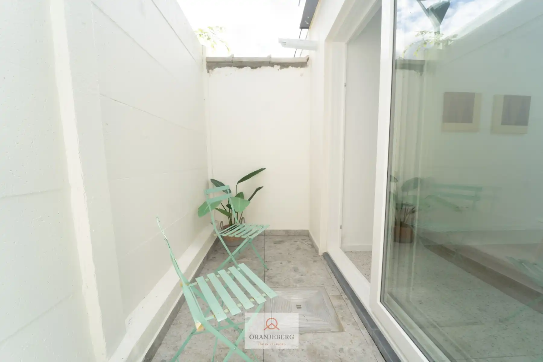 Lichtrijke gerenoveerde woning foto 9